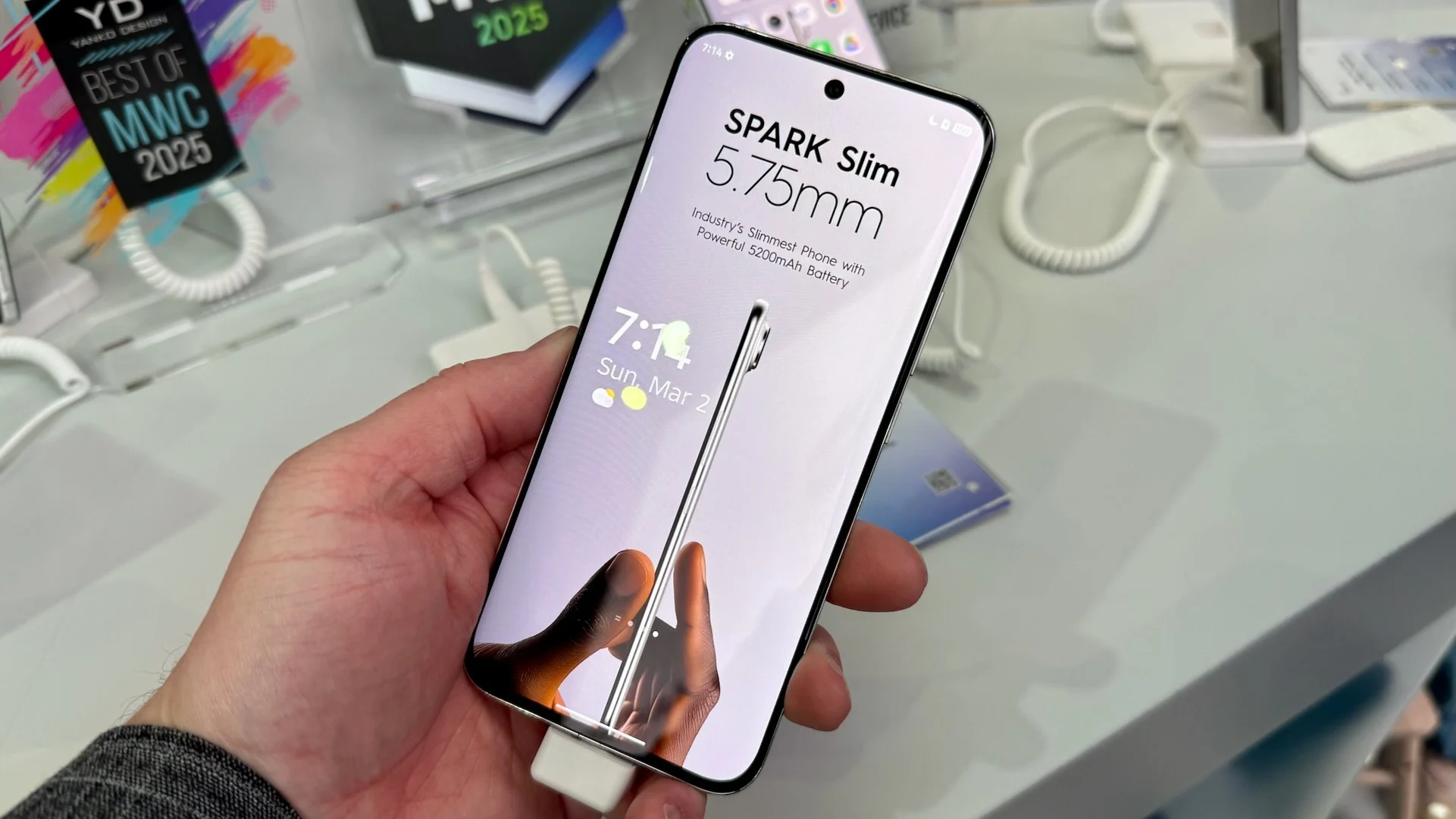 Silicon-carbon battery technology in slim phones